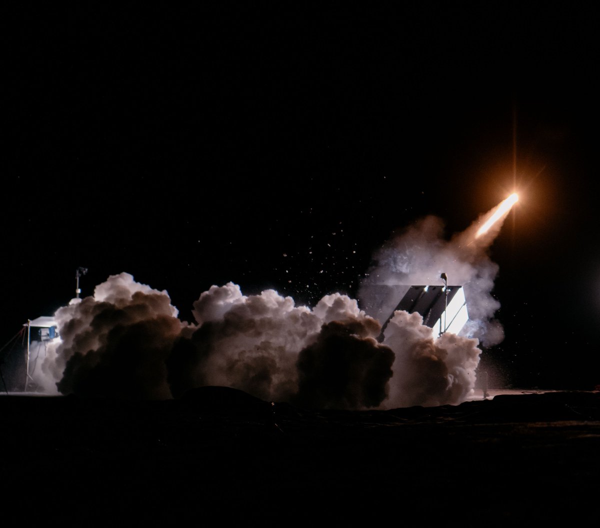 RTX_News's tweet photo. Raytheon completes first new AMRAAM-ER variant flight test, launched from NASAMS. The successful test showcases increased capabilities of the new variant.
 
Read more: https://t.co/W8dLE1ufnV https://t.co/RQJmsSQXMT