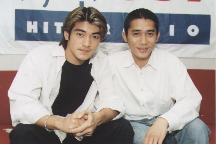 오랜만에 타락천사 보고 온 김에 풀자면 앨범 활동 땜에 부분탈색했는데 타천 촬영 때였단 말임 왕가위가 염색 다시 하라고 뭐라 안 하고 스토리...