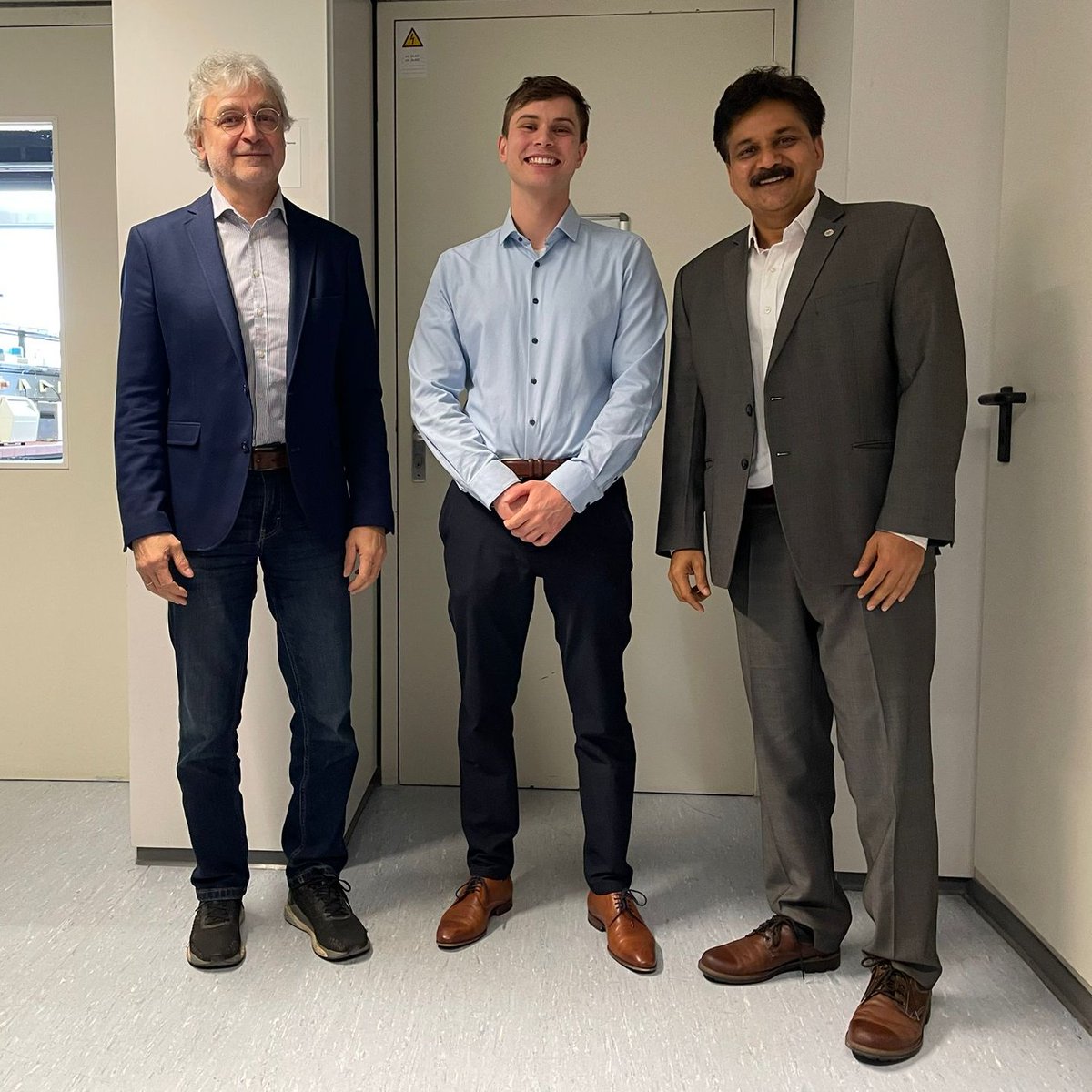 Congratulations to Moritz Steiner for successfully defending his master thesis on "Synthesis, Characterization and Magnetic Field Assisted Decomposition of Single-Source-Precursors for Manganese Difluoride". 
We celebrate his achievements and wish you all the best, Moritz!