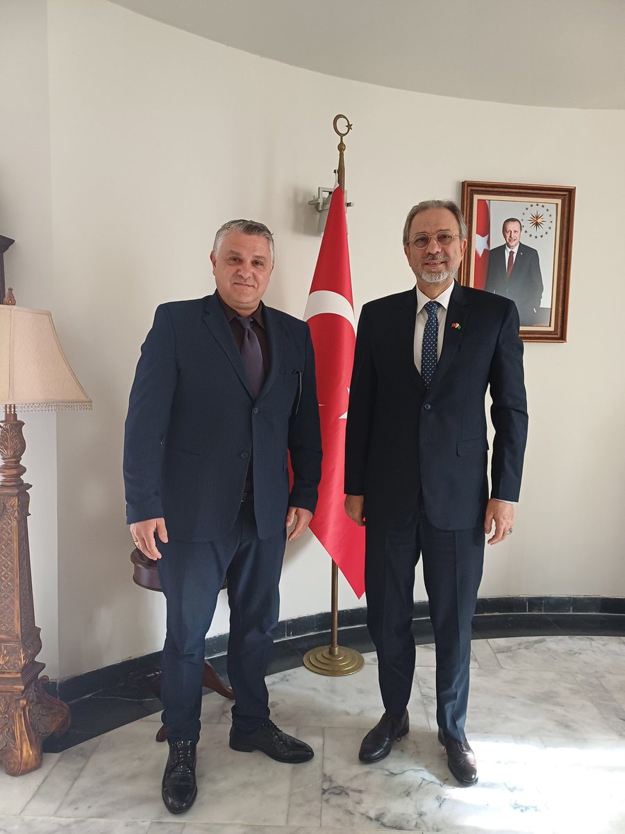 Türkiye Cumhuriyeti Pakistan Büyükelçisi Prof. Dr. Mehmet Paçacı'ya nazik misafirperverliği için  çok teşekkür ederim.