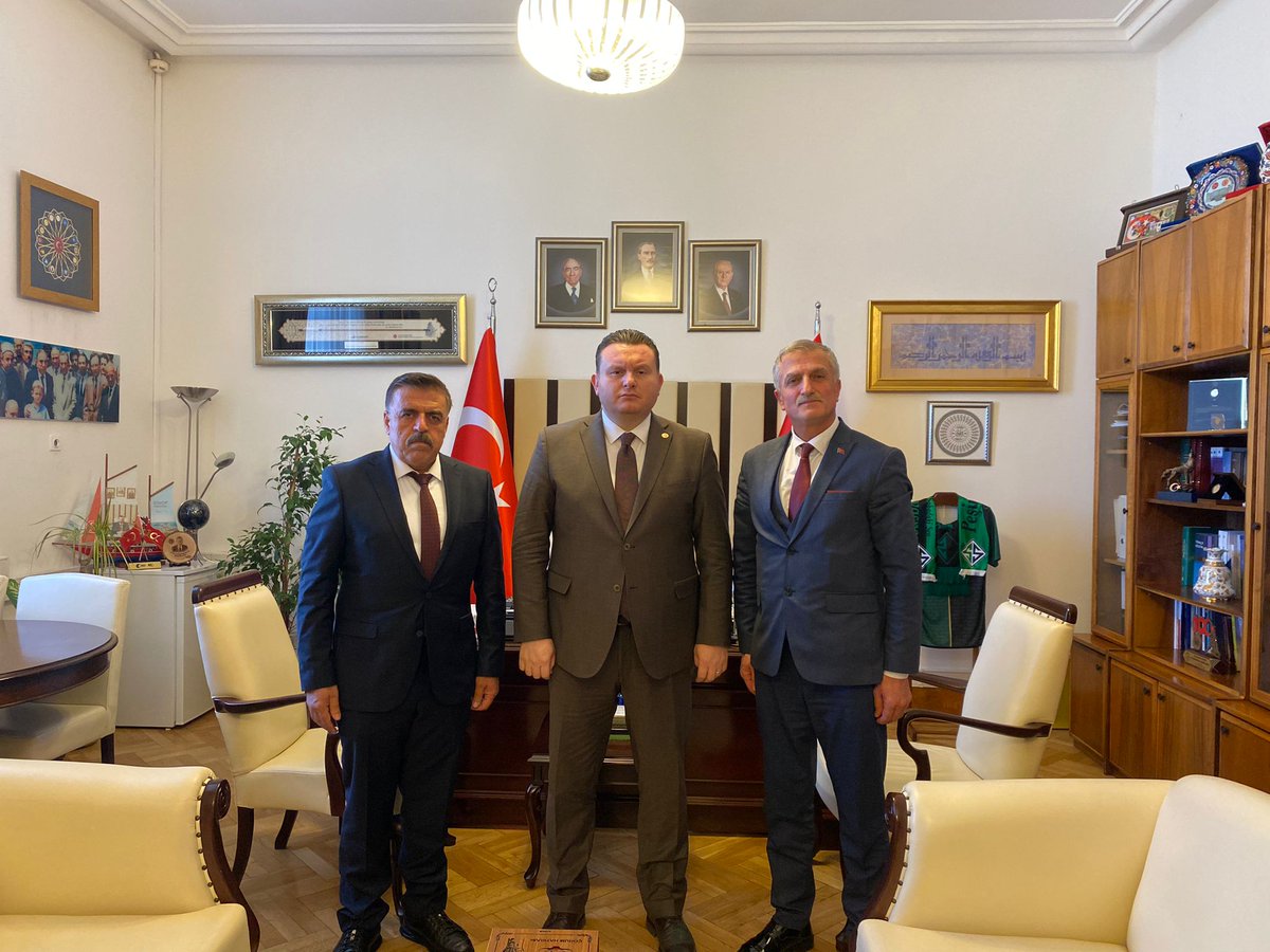 SurenMetin's tweet photo. Milliyetçi Hareket Partisi Grup Başkan Vekili Sayın Muhammet Levent BÜLBÜL Başkanımıza nazik misafirperverliği için teşekkür ediyoruz. 
#TürkiyeBüyükMilletMeclisi https://t.co/JiIliQBRAh