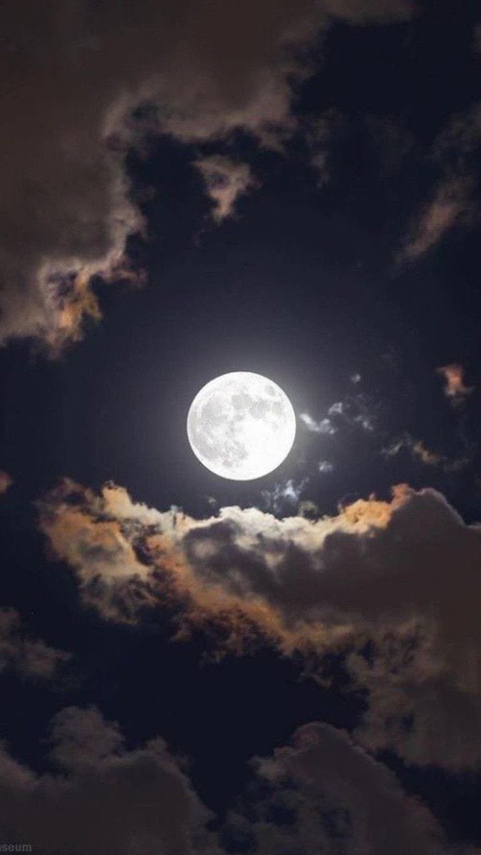 M1ONLOVER's tweet image. Full Moon lover.