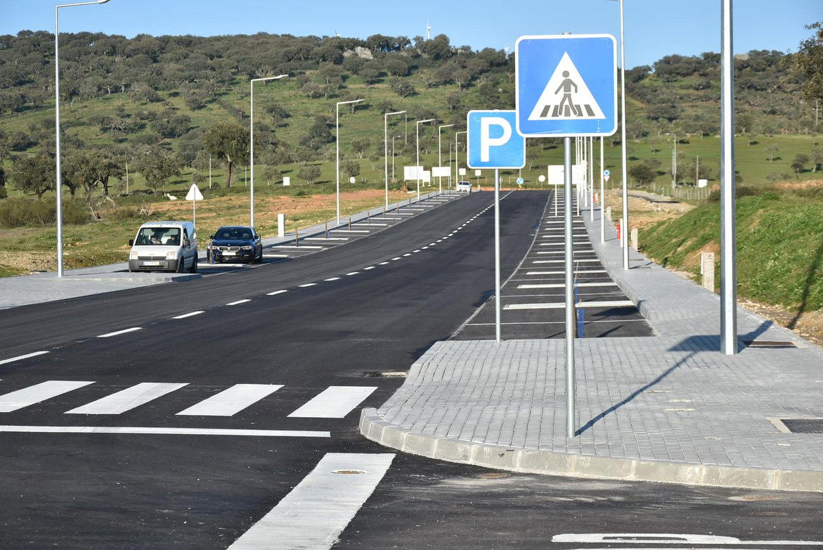 ccdralentejo's tweet photo. Ontem, em #Portalegre, a @ccdralentejo esteve presente na inauguração da nova Área de Acolhimento Empresarial, investimento com o apoio de fundos 🇪🇺 através do @Alentejo2020. https://t.co/lrCZg6GVHX