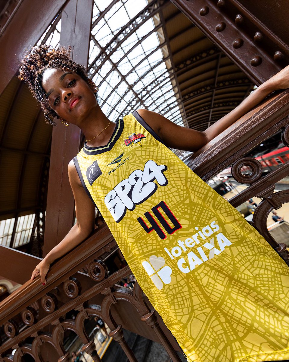 NBB's tweet photo. O MANTO DO #TIMEANDREGOES! 🤩

Se você quiser chegar trajado no #JogoDasEstrelasNBB de 2024 com o uniforme do NBB Brasil, é só acessar https://t.co/qh1mfXUDi9! 🏀

Lembrando que a personalização estará disponível até o dia 03/03. Corre para não perder essa oportunidade! 👀

#MeuNBBCAIXA | #MaisForteEMelhor | #NBBCAIXA