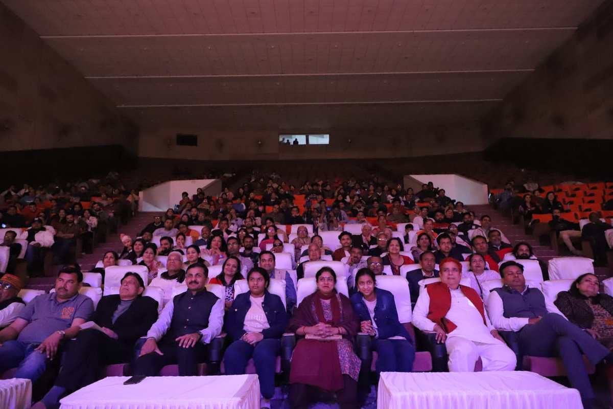 The drama program at Soorsadan Agra had the audience glued to the seats with its heartwarming essence during Taj Mahotsav 2024. #AgraTajMahotsava #TajMahotsavAgra2024 @rituias2003 @CommissionerAgr @UPGovt @uptourismgov