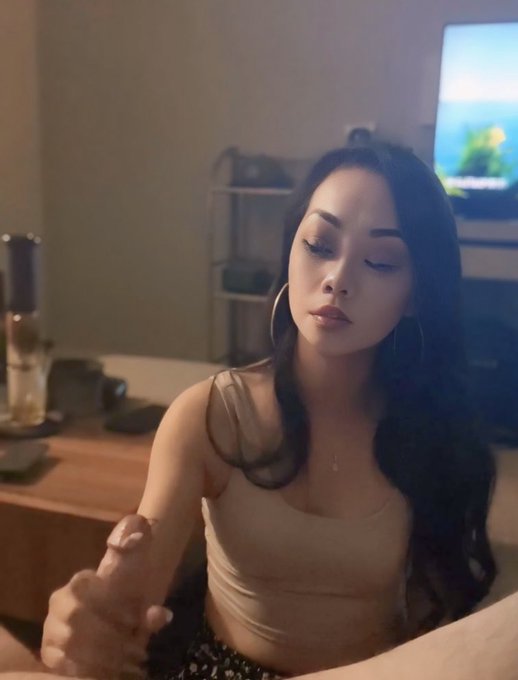 Asian best friend gives me an handjob for my birthday. Go check it out in my OF https://t.co/7ArrXUf