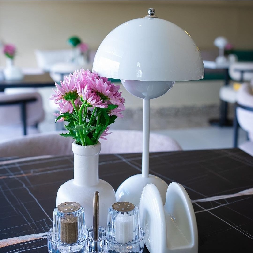 Moha001_Onyango's tweet photo. The halal dining scene in Nairobi is leveling up. It's not just about the food anymore; we're talking elegant decor, stunning views, and service that feels tailor-made for you. It's a whole dining journey, not just a meal. #HalalGems https://t.co/dzsjePiXTY