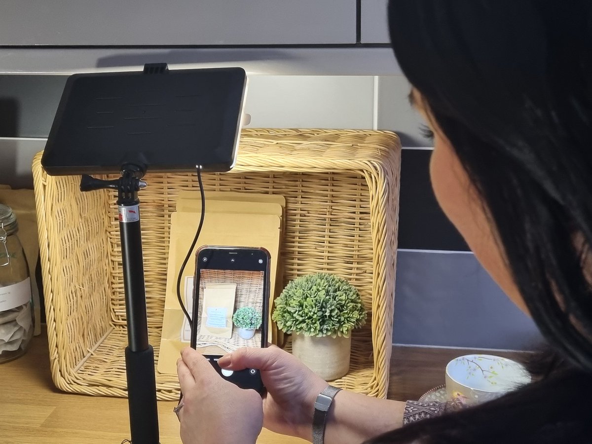 Kelly, in her creative glory, photographing the Lion's Mane  mushroom teas ready for a St David's Day launch
🦁🍄
tetrimteas.cymru
Kelly - mwynhau tynnu lluniau o'r te madarch yn barod am y lansiad ar Ddydd Gŵyl Dewi.
#stdavidsday #lionsmanemushroom #lionsmane #HealthTea