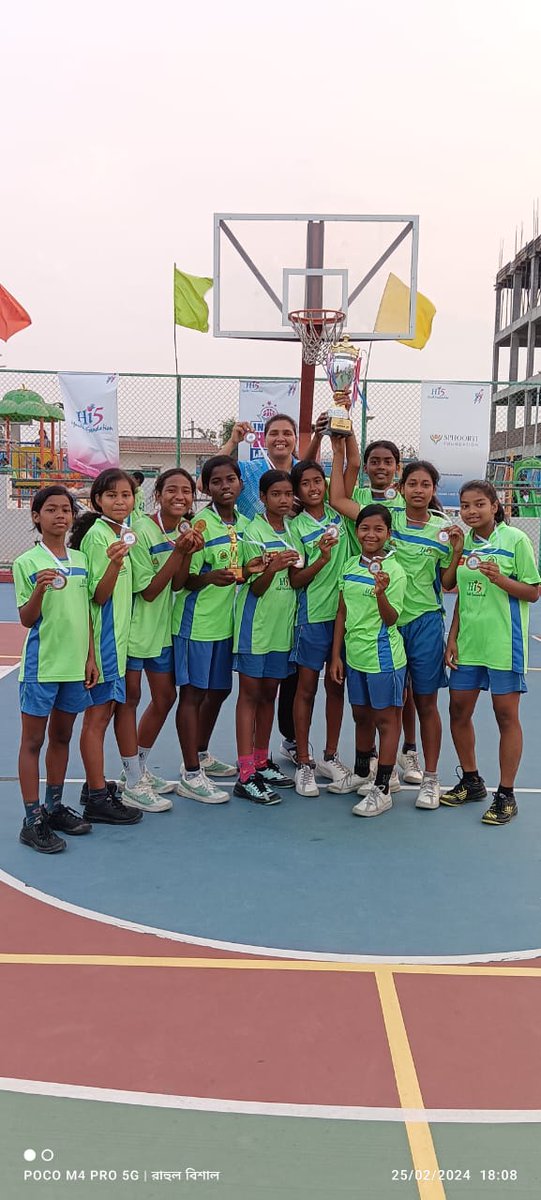 ParivaarRES's tweet photo. Parivaar boys clinched the championship title, while the Parivaar girls secured third position in the U-14 intra Hi5 Basketball Nationals held in Hyderabad.

#parivaar_residentials https://t.co/sJD5ZV9lXe