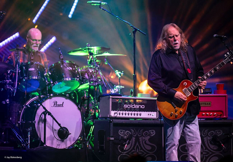 In the second set of their recent Oakland appearance, Gov't Mule (@govtmuleband) forgo their standard repertoire with what turns out to be a series of fan-favorite cover tunes that celebrate their influences. ➡️ tinyurl.com/GovtMule24 Words: @gms111 Photos: @jayblakesberg