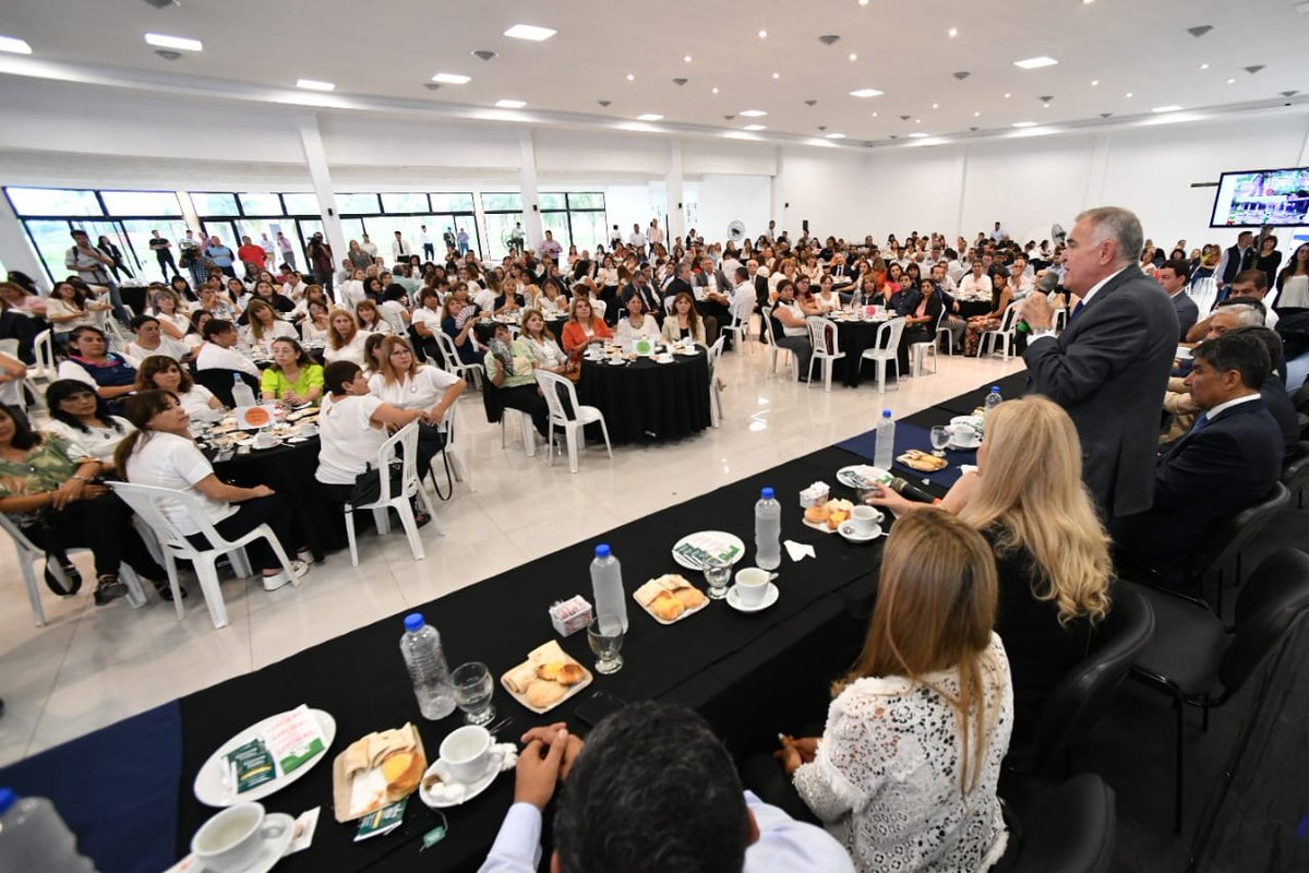 Acompañé al Gobernador <a href="/OsvaldoJaldo/">Osvaldo Jaldo</a>  al ministro <a href="/FEDEMASSOTUC/">Federico Masso</a> y al gabinete pcial del tercer
y último encuentro para definir acciones en el marco del Programa Pcial Interministerial de Acompañamiento y Asistencia Territorial a Establecimientos Educativos de Gestión estatal.