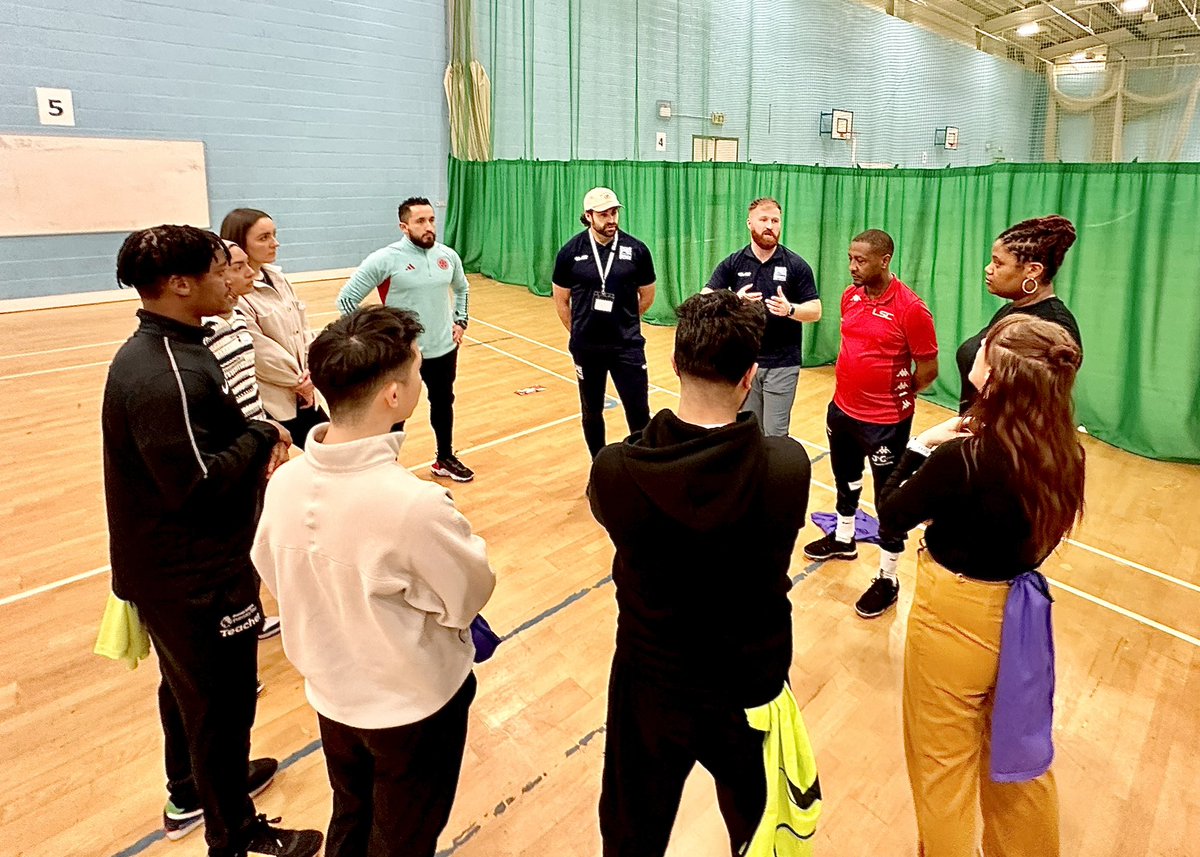 LangdonSSP's tweet photo. Thank you @PE_ProApp for a fabulous CPD session attended by @AlmoreInfant @Lathomjunior @NelsonPriSchool @CentralParkPri @WestHamCESchool &amp; @StAntsE7 ⚽️🏀🤾🏿 https://t.co/yYFoijagoc