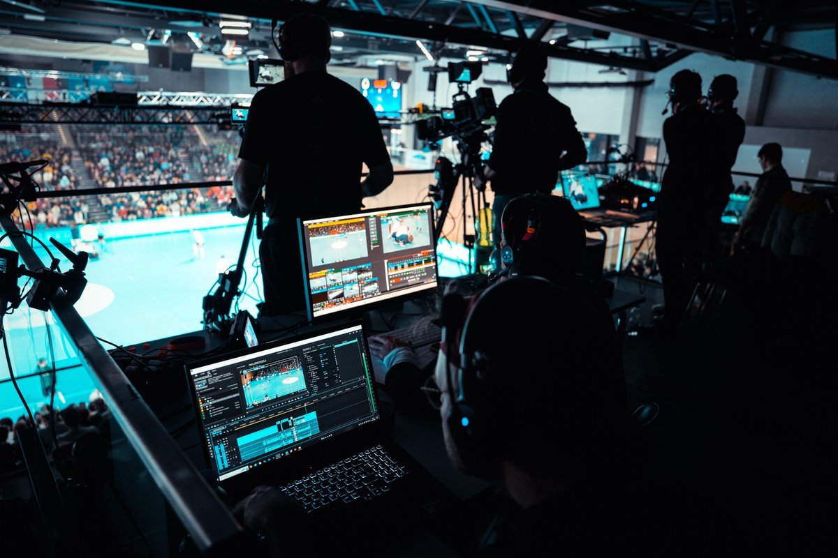 LIGEN_DACH's tweet photo. Mit unserem selbst entwickelten Live-Setup fahren wir mit der Devise "schlank und kompakt" in die Stadien und Hallen. Dabei bieten wir von der kompakten 1-Kamera Lösung bis hin zum TV-reifen Multicam-Feed attraktive Übertragungen für Vereine, Verbände und Medien. #behindthescenes https://t.co/YN57zCG60a