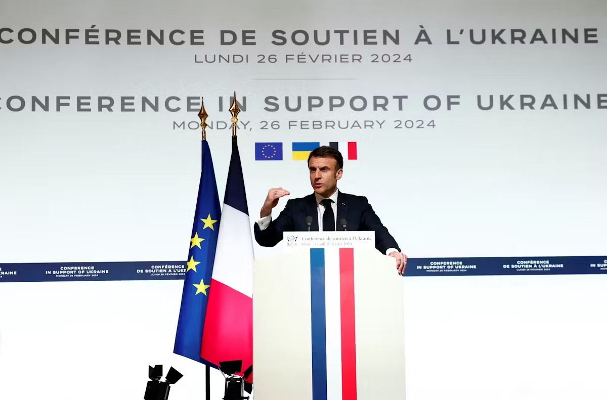L_ThinkTank's tweet photo. ❗️ [ 🇷🇺 RUSSIE | 🇺🇦 UKRAINE ]

🔸️ Les propos d'Emmanuel Macron sur l'envoi éventuel de troupes occidentales en Ukraine font réagir. En plus de la Hongrie et de l'Allemagne, l'Espagne, le Royaume-Uni, la République Tchèque, la Slovaquie, l'Italie et la Pologne ne souhaitent pas envoyer des troupes sur le territoire ukrainien. Hier, le Président français affirmait que « rien ne pouvait être exclu ».

💬 « Depuis l’agression russe il y a deux ans, tous les alliés sont pleinement unis pour soutenir Kiev. Ce soutien n’inclut pas la présence de troupes d’États européens ou de l’OTAN sur le territoire ukrainien. » - Première Ministre italienne, Giorgia Meloni.

💬 « La Pologne n’envisage pas d’envoyer ses troupes sur le territoire ukrainien. Je pense qu’il ne faut pas spéculer aujourd’hui sur l’existence de circonstances susceptibles de modifier cette position. » - Premier Ministre polonais, Donald Tusk.

💬 « Nous n'avons aucun projet de déploiement à grande échelle. » - Porte-parole du Premier Ministre britannique.