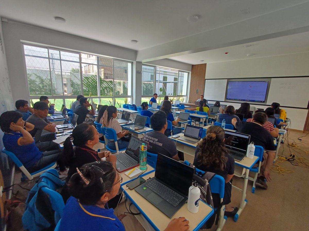 ✨️Los docentes del Colegio Eduardo Forga y El Pastor de Ñaña , aprenden cómo potenciar la planificación de la enseñanza-aprendizaje con inteligencia artificial 💻 de la mano del Dr. Tito Goicochea. ¡Preparados para llevar nuestra enseñanza al siguiente nivel!🚀