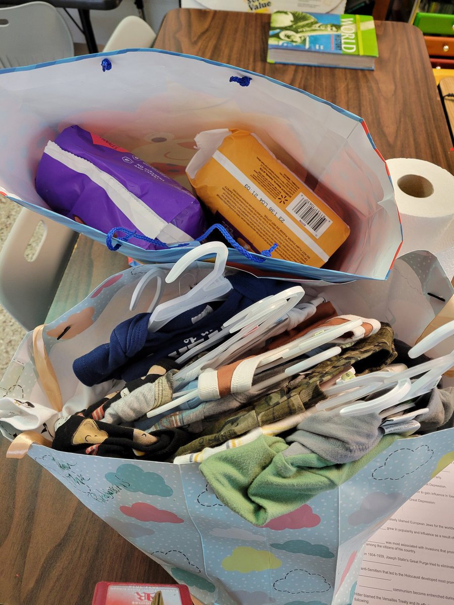 boogsmcgoogs11's tweet photo. Baby gifts from students 😭 https://t.co/uT1FPxKvXm