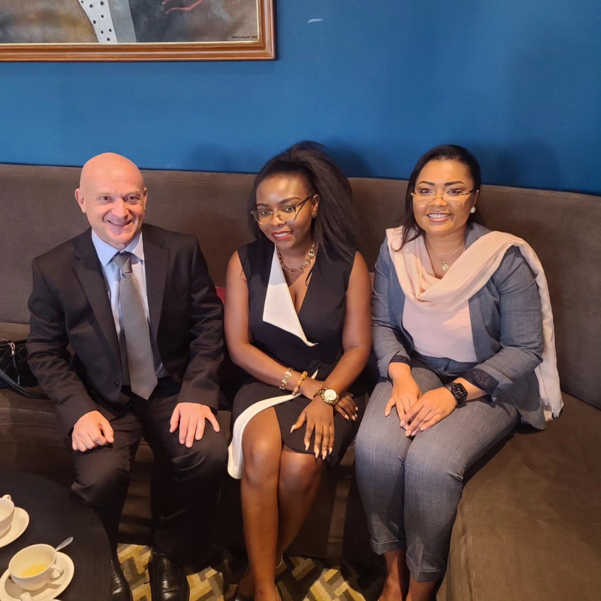 Nina Forgwe tweet media