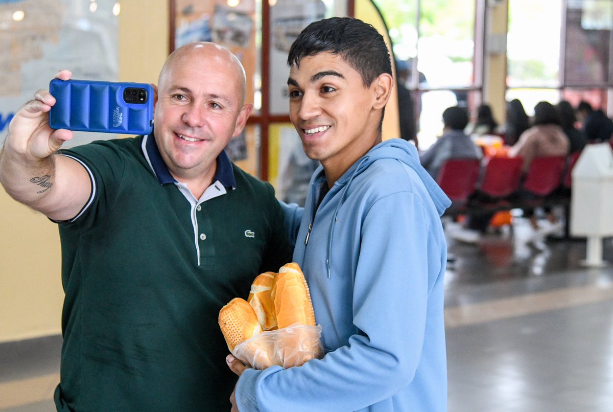 Estuvimos en la Terminal de Ómnibus de #PuertoMadryn, donde recorrimos las obras que se realizaron para dotar de más y mejor iluminación a todo el edificio, tanto en su interior como en el exterior.

Celebramos este tipo de mejoras en un espacio que es muy utilizado por los
