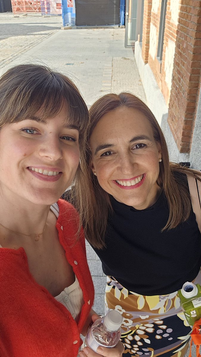 paulapauloska's tweet photo. Me has convencido @cdelgadoes taggearé mis episodios en @YouTube también como #podcast para que aparezcan como canal de youtube 'normal' y como podcast! Un placer presentar una presentación tan inspiradora en #AudioDayParix y confirmar q estoy en el camino correcto 🎙🙌 https://t.co/WxqXovseHE