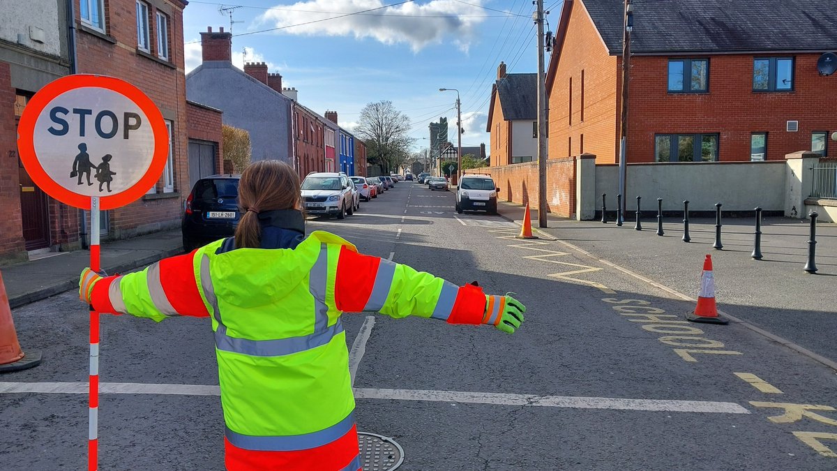 Our School Wardens ensure primary school children cross public roads safely to and from school in all types of weather.  Please obey their instructions when they raise their stop sign.  Failure to do so is an offence carrying a €160 fine and 2 penalty points. 
#LouthRoadSafety