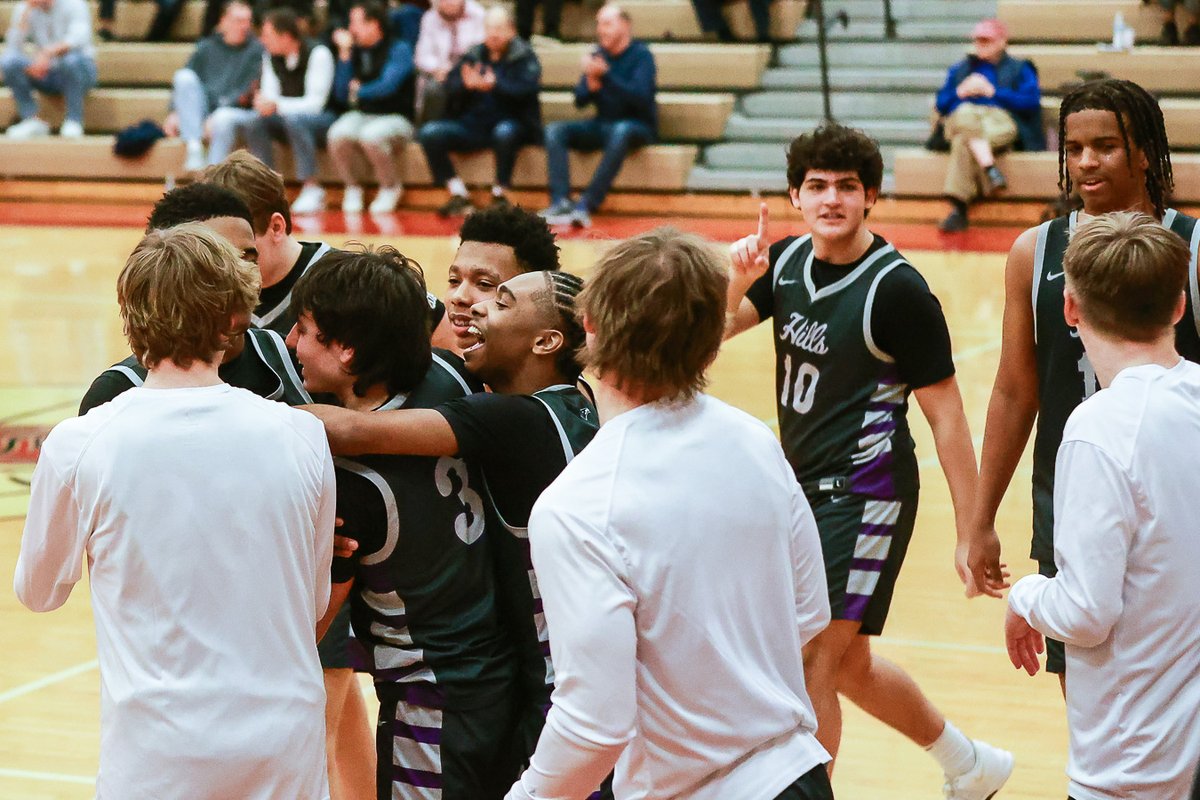 The Black Hawks advance to the next round of Division 1 playoffs after defeating the Maples 43-39 📸 susanadamsphoto.com/bhhsblackhawks… Go Black Hawks! @BHHSBoysBBall @BHHSSportsMed