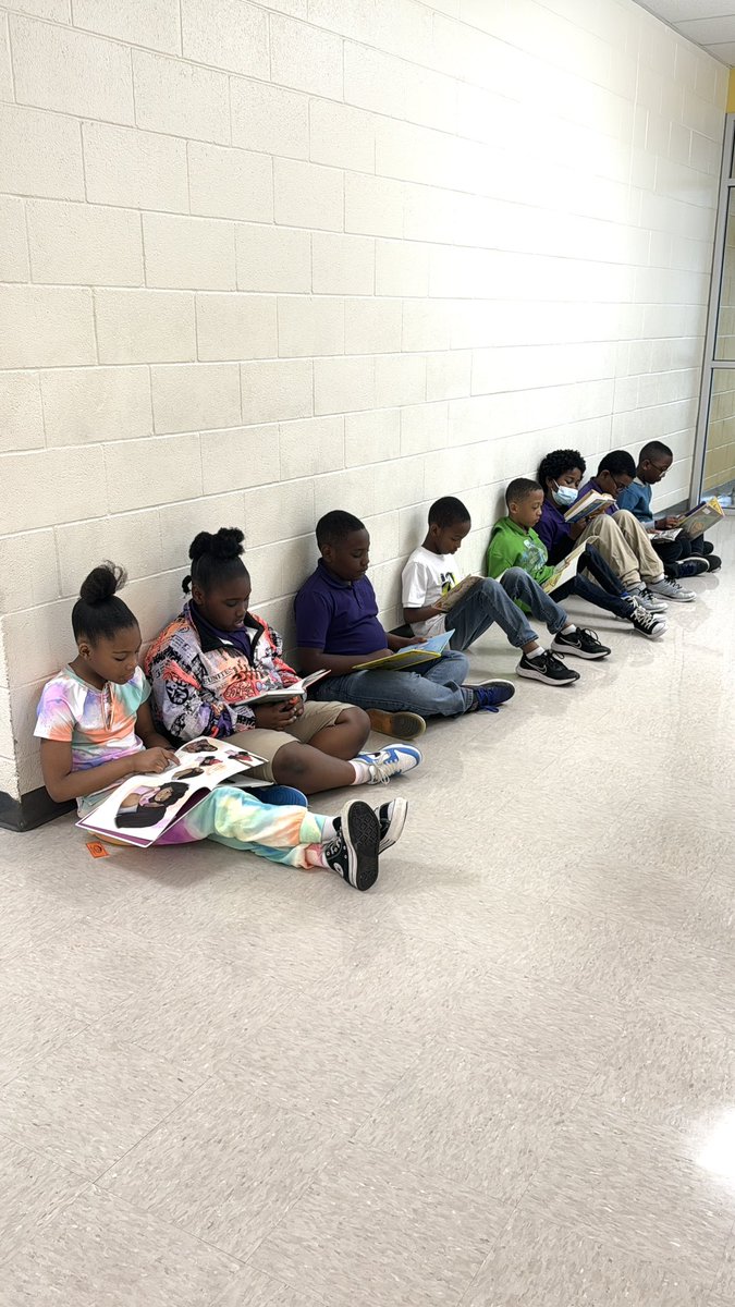 LANschools's tweet image. We visited Ms. Branch’s class to walk through morning routines and check out ECR processes. Students transition through activities seamlessly and Ms. Branch has built a strong, positive classroom culture!

#leadershipacademynetwork #teachwithLAN #allinwithLAN #fwisd