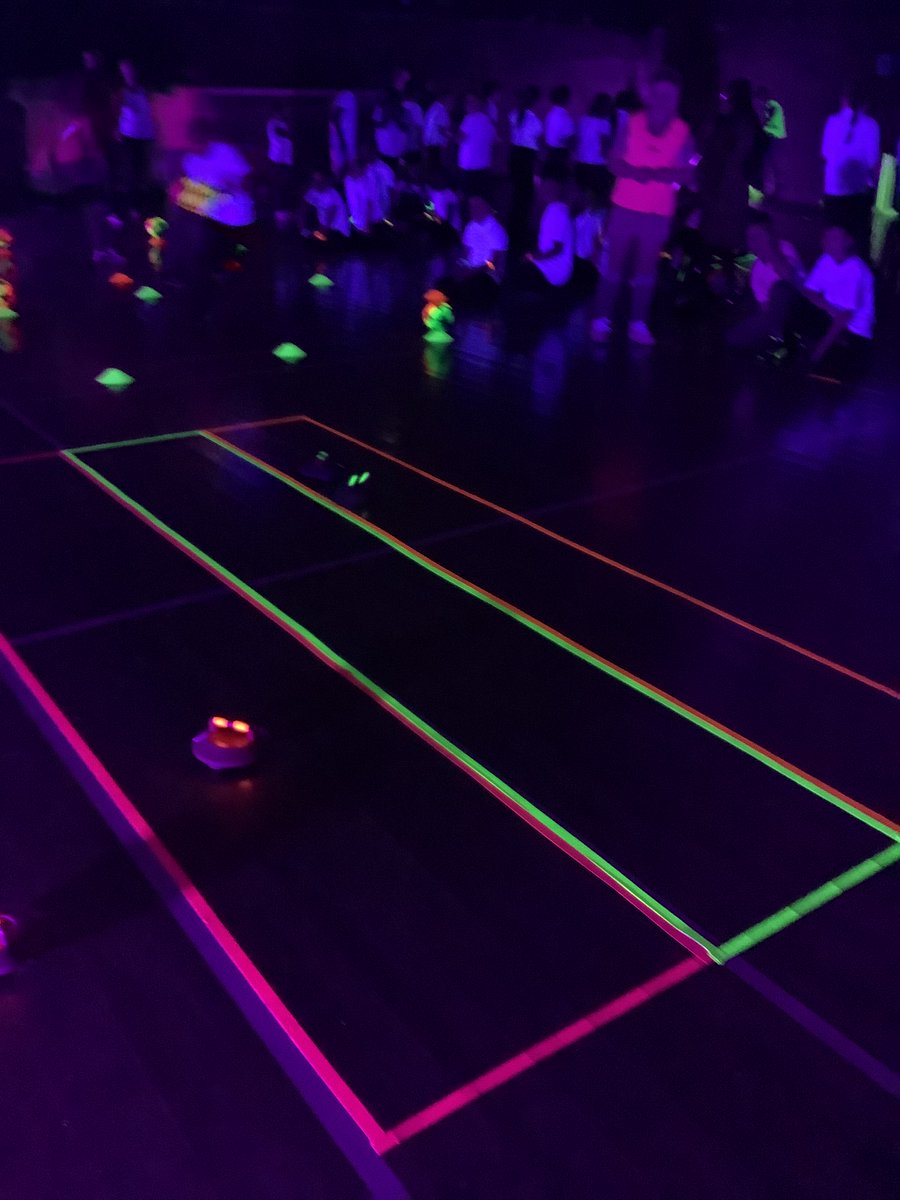 HMS Queen Elizabeth tweet media