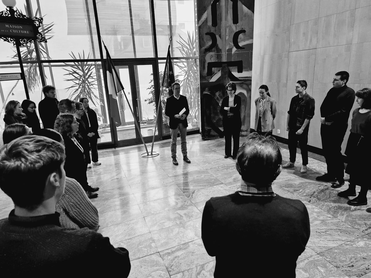 Minute de silence à l’ambassade de 🇨🇵 en 🇸🇪, en mémoire de nos collègues Ahmed Abushamla, Rami Fayyad, Fathia Azaiza et Mohamed Qreqa, de <a href="/FranceJerusalem/">France à Jérusalem 🇫🇷 🇪🇺</a> et <a href="/ifgaza/">Institut français de Gaza</a>, victimes du conflit en cours à #Gaza. <a href="/francediplo/">France Diplomatie 🇫🇷🇪🇺</a>