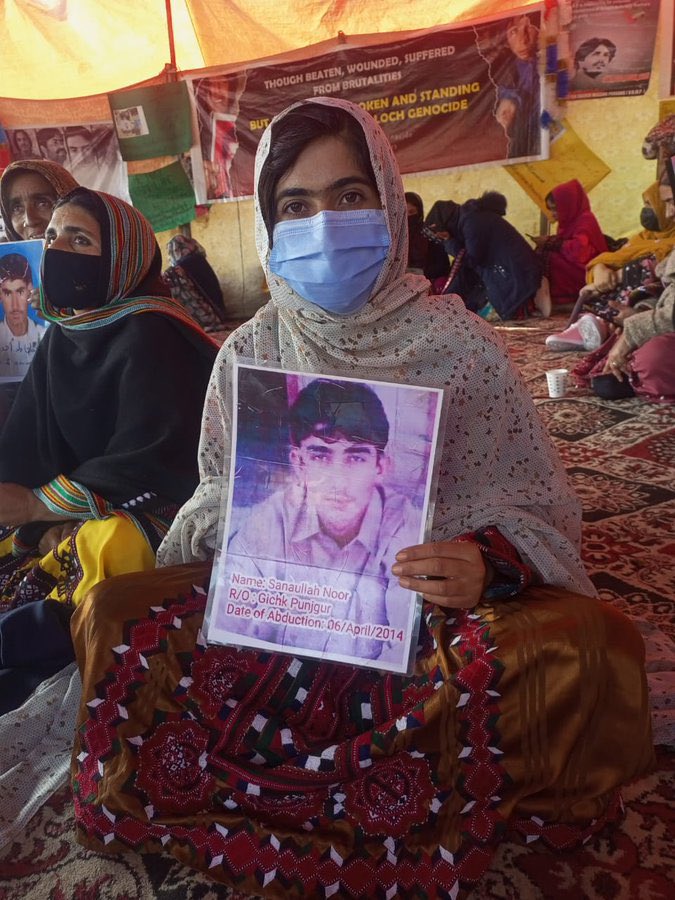 A sister is carrying the picture of her missing brother Sanaullah Noor, who was abducted in 2014 by the Pakistani security forces. While passing through this unbearable pain, she has come to file her brother’s case against long-term imprisonment in Pakistan torture cells.