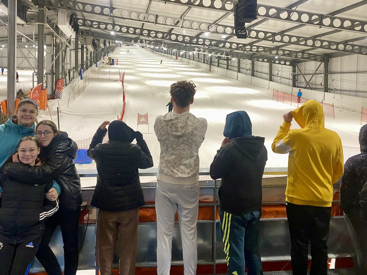 Moment de cohésion en ce début de vacances scolaires, autour d’un jeu de l’oie citoyen et d’une initiation au ski sur la piste indoor d’Amneville. Bravo aux élèves de la classe engagée et à leurs professeurs @snujemengage #classeengagée @GregoryPremon @acnancymetz