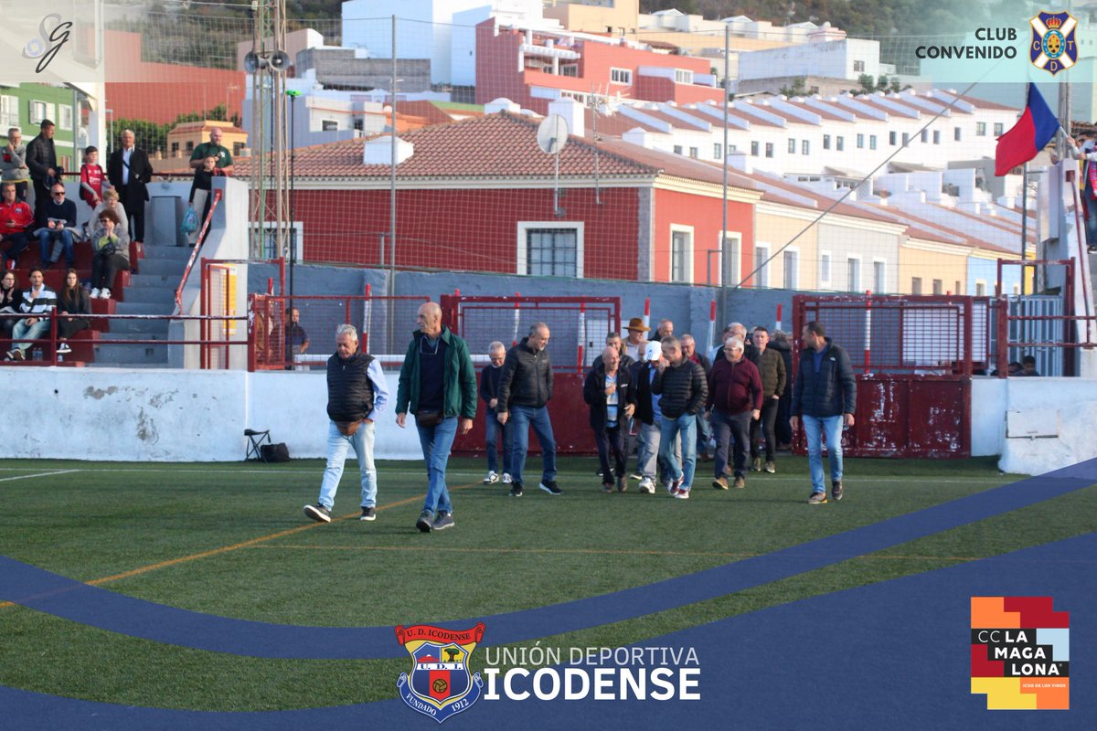 IcodenseOficial's tweet photo. | 👥🏆
Desde la #UDIcodense, se realizó un reconocimiento al inicio del partido a los jugadores que consiguieron la Copa Heliodoro hace 43 años, en la temporada 1980/81. https://t.co/zBvgBKacjd