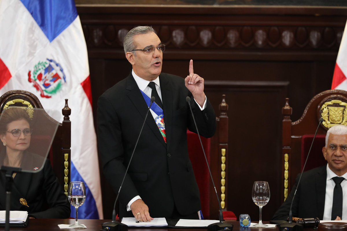 luisabinader's tweet image. Hasta la fecha, hemos entregado más de 84,000 títulos de propiedad, beneficiando a más de 336,000 personas; y, les anuncio, que, en el año 2024, nuestra previsión es la de entregar 50,000 títulos más. #ElCambioSigue #VieneLoMejor🇩🇴 #LogrosDelCambio