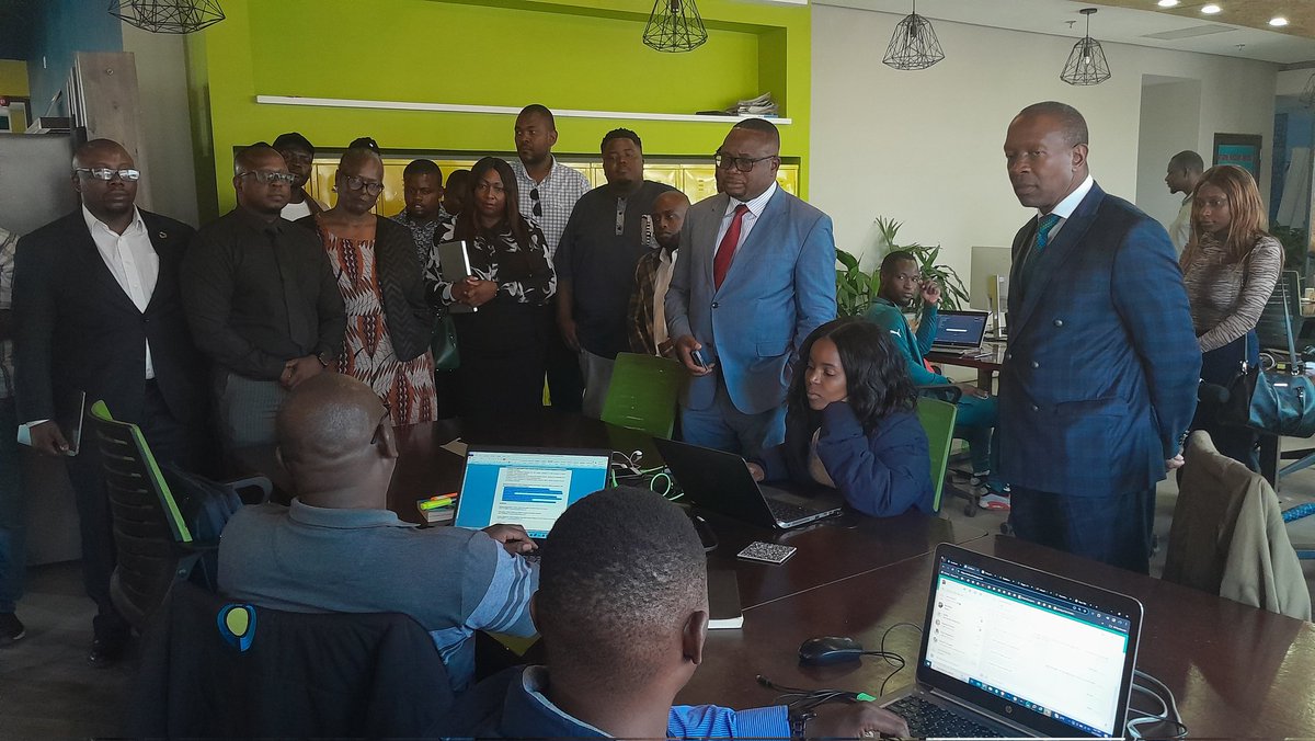 The Minister, Professor @profpmavima & PS @RudoChitiga today toured the @eight2fivehub in Harare where youths are showcasing 'cool' innovations that are transforming communities and creating jobs. What an eye-opening adventure! @Simbagwenzi @MelenieGumbo @Nomzkajobe @OldMutualZW