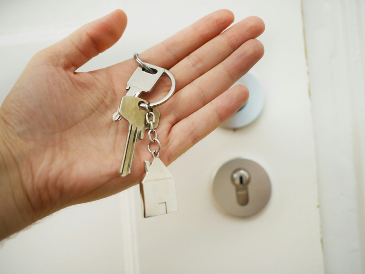 Concerned about your safety or privacy? You might want to change your locks. However if you rent, the law says you're not allowed to change or add a lock without your landlord's permission. 🔑

stepstojustice.ca/questions/hous…
#realestatelaw #ontariolaw #realestatelawyer