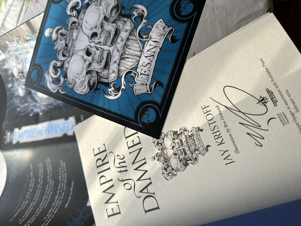 ChrisFisher82's tweet photo. 2nd copy of @misterkristoff Empire of the Damned from @ForbiddenPlanet this time. A different kind of beautiful. #Esani. https://t.co/xlSwhdCacN