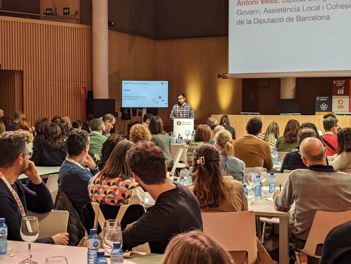 diba's tweet photo. 🖥 Compartim experiències de transformació digital per aproximar les administracions a la ciutadania, en una jornada amb un centenar de càrrecs electes i tècnics municipals #Som311 #ODSDiba #transformaciódigitallocal #CaravanaInnovació

✅️ https://t.co/k8MhErofl8 https://t.co/fa3A5Mjkoc