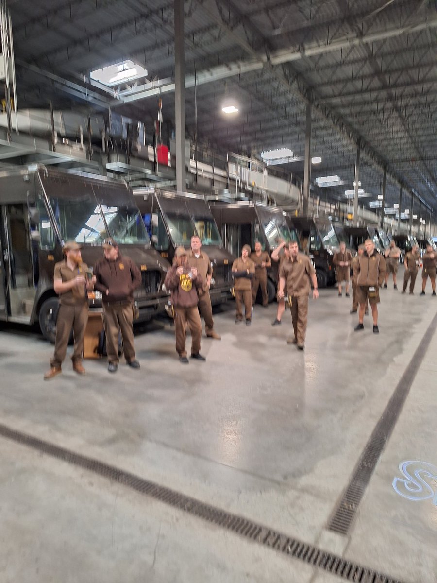 5 Keys to SLIPS &amp; Falls!!! Reminding guys to use 3 Points of Contact &amp; Scan that Walk Path!! <a href="/ta_stover/">Terry Stover</a> <a href="/bwilliamskahf/">Brad Williams</a> <a href="/TradeshowToney/">Toney Wallace</a> <a href="/kelly_gonter/">Kelly Gonter</a> <a href="/MFurinoUPSPHL/">Michelle Furino</a> <a href="/JaradZimmerman/">Jarad Zimmerman</a> <a href="/ColumbiaMO_UPS/">Lauren Gaddy</a> <a href="/DINAUPS1/">DINA@UPS</a> <a href="/panacy6/">Cy Pana</a> <a href="/Mavic321Dl/">DaveyLK63</a> <a href="/Almodova38/">Matthew Almodova</a> <a href="/DriveSafeKansas/">Drive Safe Kansas - KDOT</a> <a href="/28a234fcab2245f/">Heather Roberts 💜</a> <a href="/DJEJZ/">Edward  Zarzatian</a>