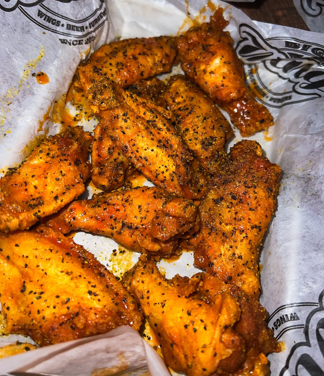 Rise n grind, it’s BOGO Tuesday!🙌#BigCityWings #HoustonsWingJoint  #DailySpecials #Deals #Houstonwings #Houstonfood #houstonfoodies #Houstonrestaurants #houstonsportsbar #chickenwings #twofortuesday