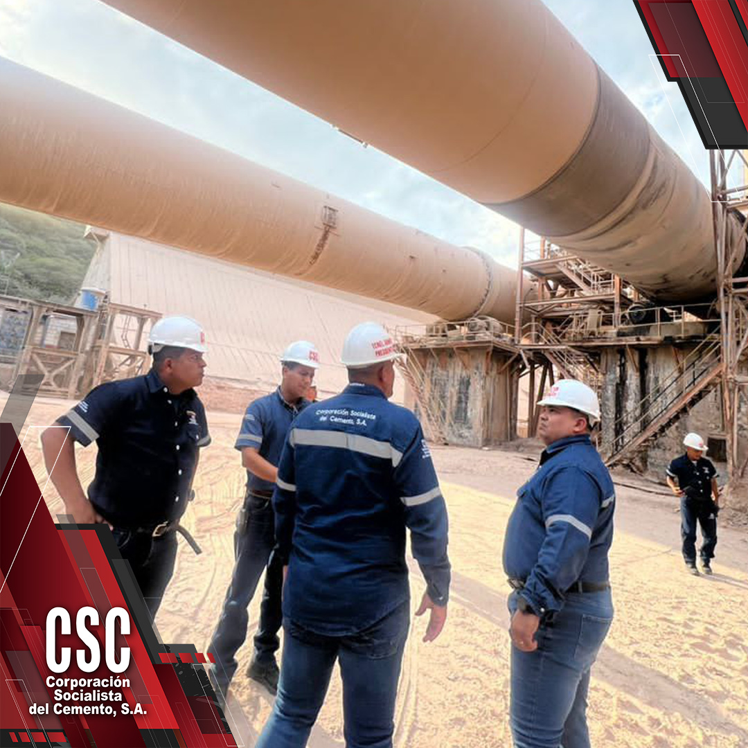 info_cemento's tweet photo. #CSCInforma #27Feb🇻🇪 Durante su recorrido, el presidente de la CSC supervisó la correcta operatividad en las maquinarias de producción, con la finalidad de garantizar nuestro producto al pueblo venezolano.
@NicolasMaduro
@IndustriasVE
#VenezuelaAbreCaminos
#NosotrosVenceremos https://t.co/x4eZphYcEu