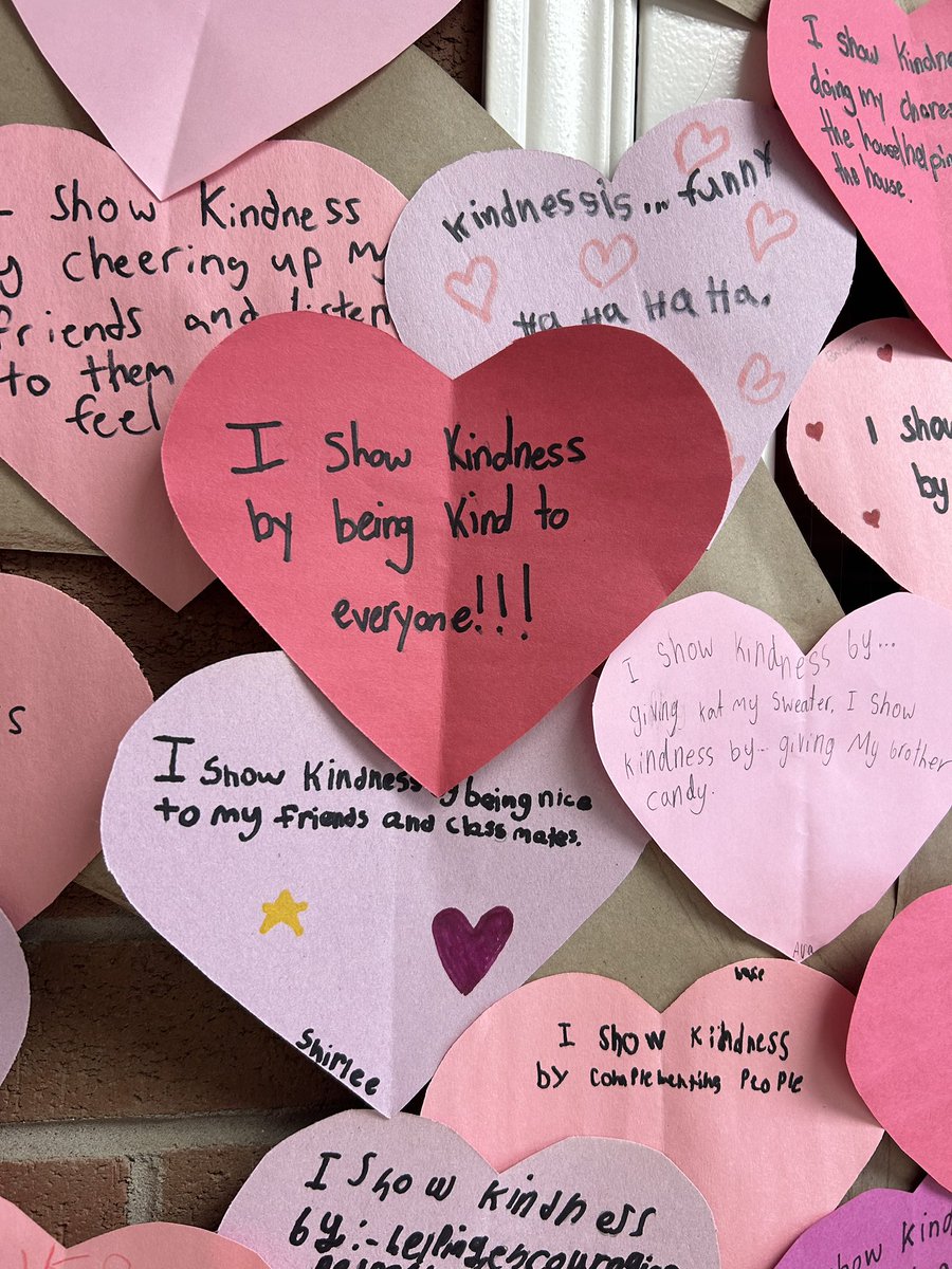Kindness Tree is blossoming at Mountain View <a href="/MountainviewES/">MountainviewES</a> 🤍🩷