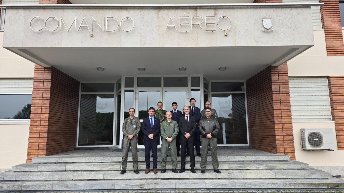 ✈️In a significant stride towards bolstering cooperation efforts in maritime security, the Executive Director of MAOC-N engaged in a pivotal visit to the Portuguese Aerial Command headquarters in Lisbon. 🇵🇹 @fap_pt & #MAOCN 🔗maoc.eu/maoc-n-executi…