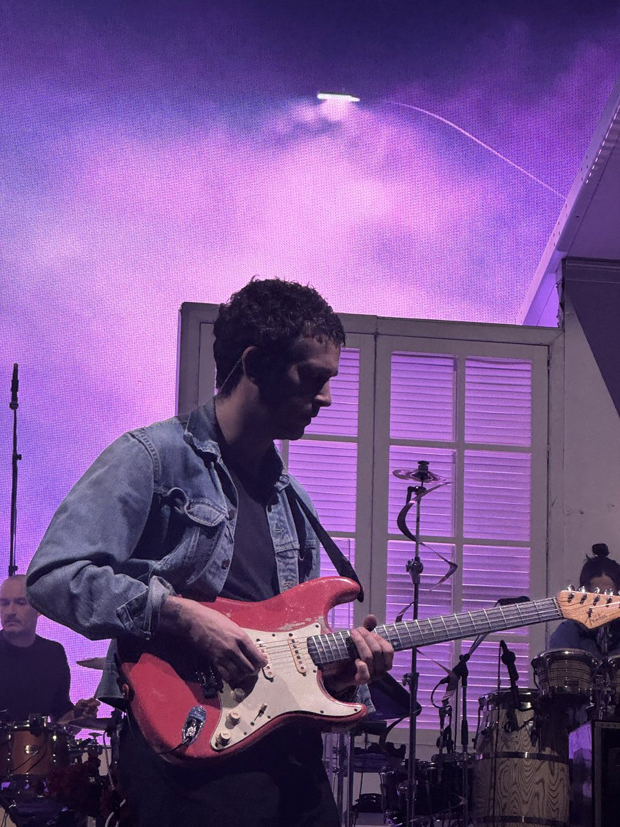 totallyelijah's tweet image. #sideburns victim