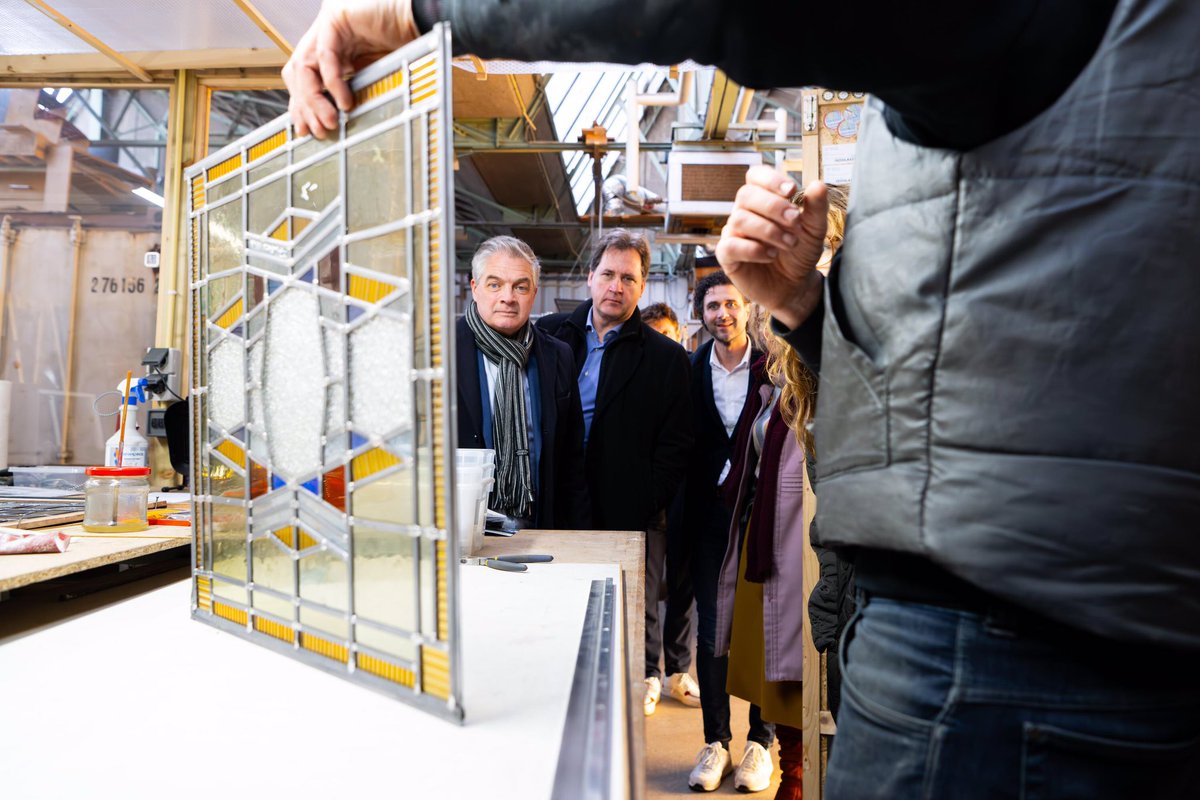 Na de collegevergadering ging het college op werkbezoek bij Broedplaats Fenix, gevestigd op het bedrijventerrein Verrijn Stuart in Diemen. Het gebouw biedt werkruimtes aan creatieve ondernemers. Mooi om de grote variatie aan producten en ambachten te zien. #ondernemerschap