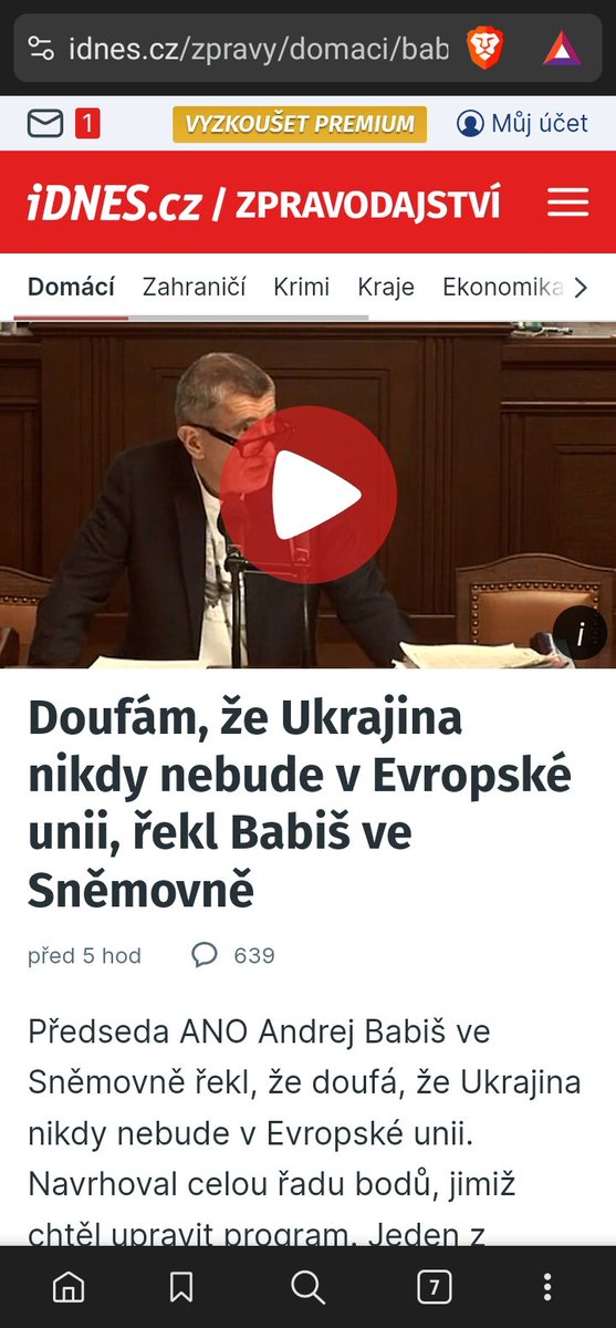 Čurák. Stbák. Nula. A vy, co ho volíte, jste odpad a ostuda země. Necháte se koupit za koblihu. Blil bych z vás i z něj. Máte krátkou paměť. Dopadneme jako Slovensko s Ficem a Maďarsko s Orbánem. Na okraji Evropy, nedůvěryhodní, zbyteční.