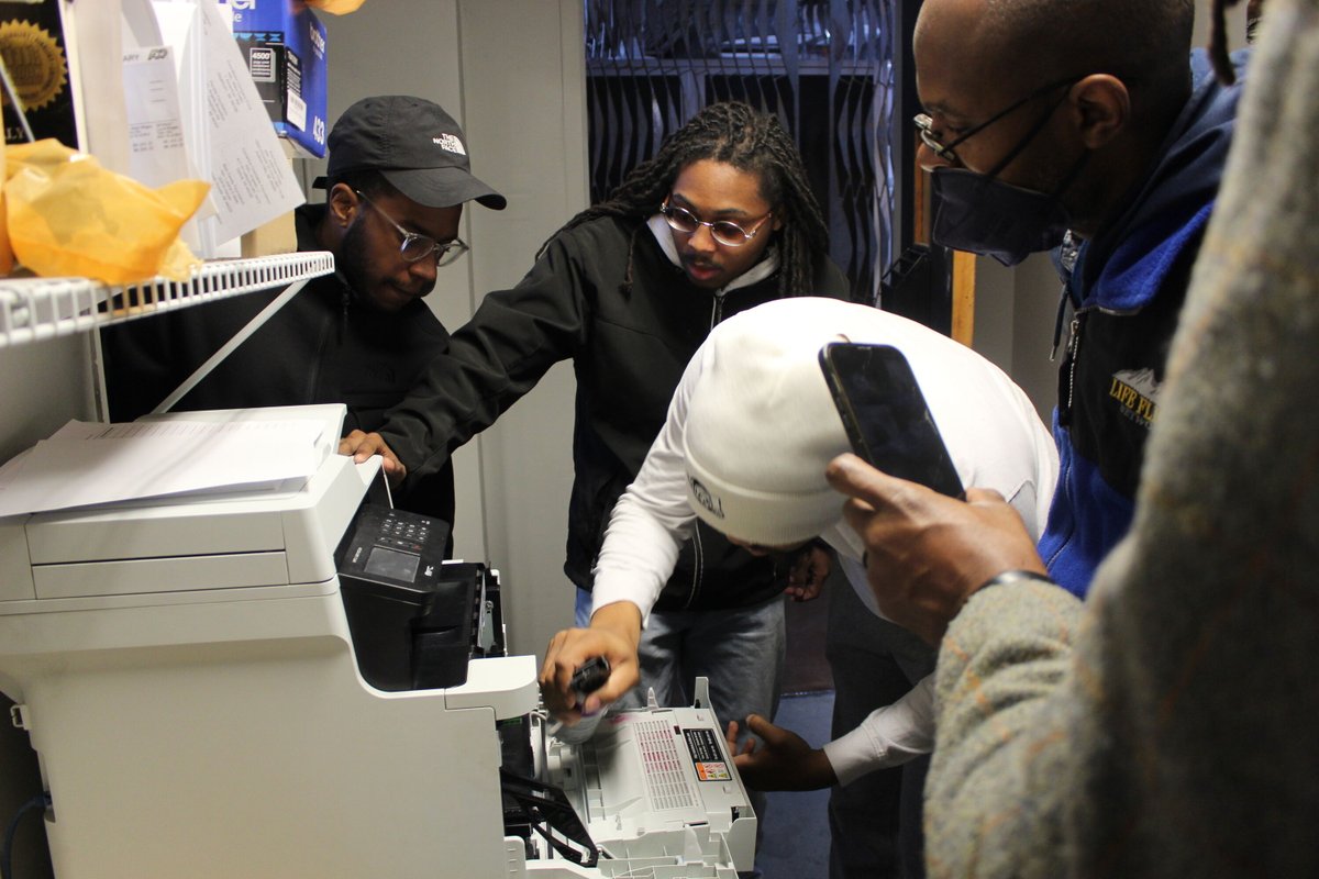 dsdtedu's tweet image. Students at DSDT IT class are not only fixing printers but also learning the ins and outs of these devices. From maintenance to configuration, they&apos;re mastering it all! 🖨️ #TechGeniuses  #DSDT