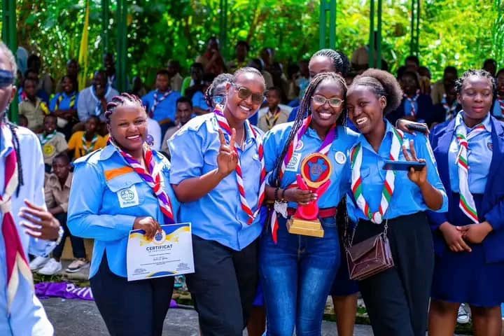 Cette célébration a constitué une opportunité pour la province guide Bujumbura de récompenser les unités victorieuses de la grande compétition “le Grand Jeu”, en remettant également les certificats de participation.#guidesburundi <a href="/YessgirlsBurund/">YESS Girls Movement-Burundi</a> <a href="/wagggsworld/">World Association of Girl Guides and Girl Scouts</a> <a href="/africa_region/">Africa Region</a>