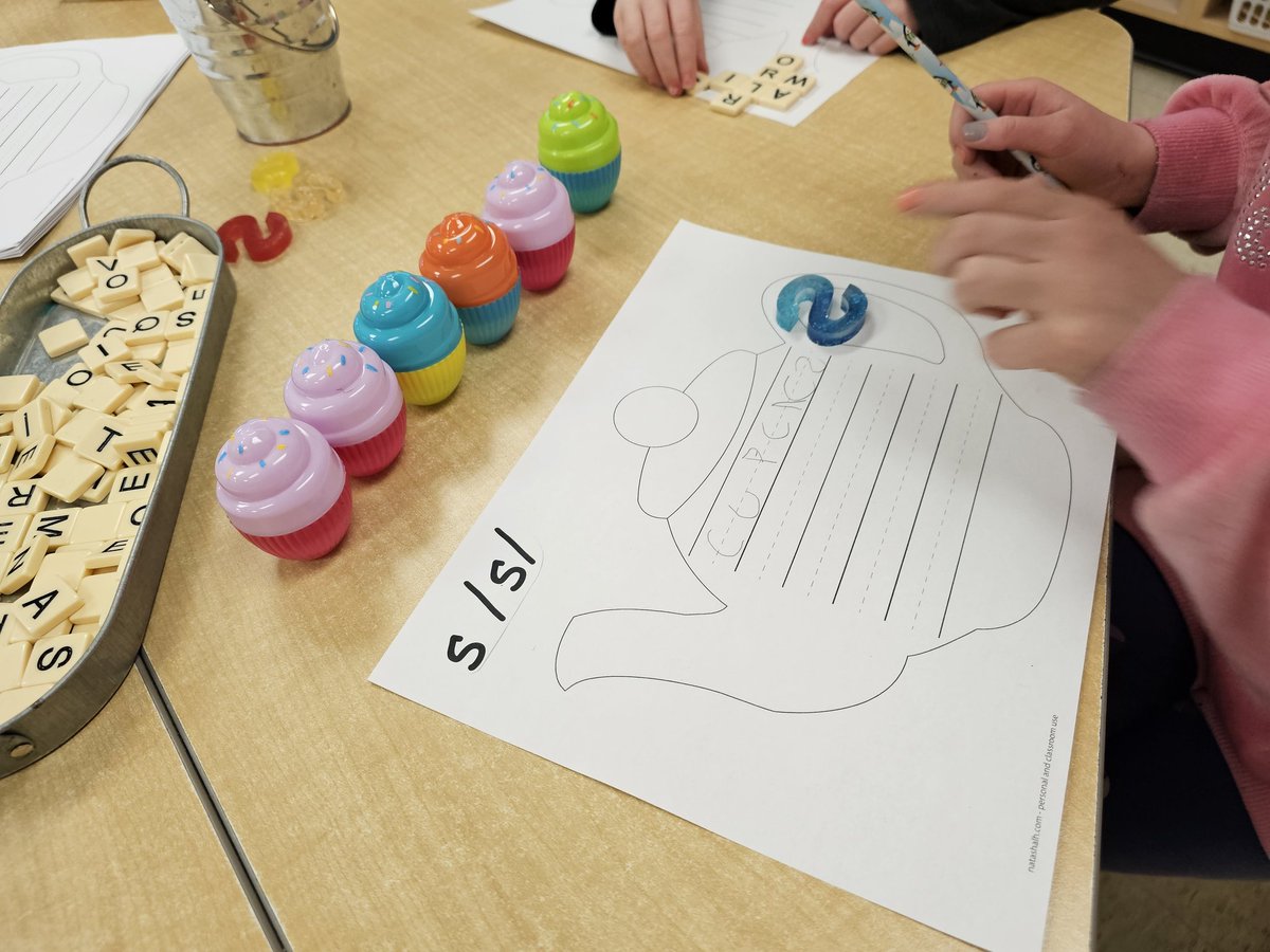 TLDSBDECE's tweet photo. We added this weeks literacy focus, singular to plural, to yesterdays measurement provocation.  Mentor text, Bee Makes Tea was fun, full of rhyme and opportunity to explore capacity, plural nouns, new vocabulary, problem solving, and teamwork. @ShanCharland2 @monckps @TLDSB_EY https://t.co/Q6rzS6imRi