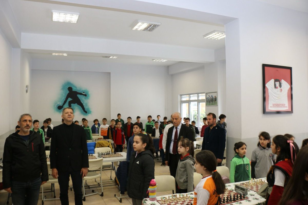 İstanbul Okul Spor Kulüpleri Tuzla İlçesi Satranç Turnuvası yoğun katılımla gerçekleşti. Turnuva’nın açılışı Tuzla İlçe Milli Eğitim Müdürü Sayın Metin Çangır ın katılımıyla gerçekleşti. Turnuvaya karışan sporcularımızı tebrik ederiz. <a href="/TC_istanbul/">TC İstanbul Valiliği</a> <a href="/TSFistanbul/">TSF İstanbul</a> <a href="/Tuzlamem/">Tuzla İlçe Milli Eğitim Müdürlüğü</a>