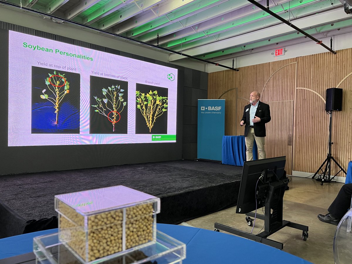 Pam Smith (@pamsmithdtn) on Twitter photo Do soybeans have personalities? BASFās Marc Hoobler is talking all things soybeans at #BASFScienceBehind event in Houston. ā¦<a href="/BASFAgProducts/">BASF AgSolutions US</a>ā© Do soybeans have personalities? BASFās Marc Hoobler is talking all things soybeans at #BASFScienceBehind event in Houston. ā¦<a href="/BASFAgProducts/">BASF AgSolutions US</a>ā©