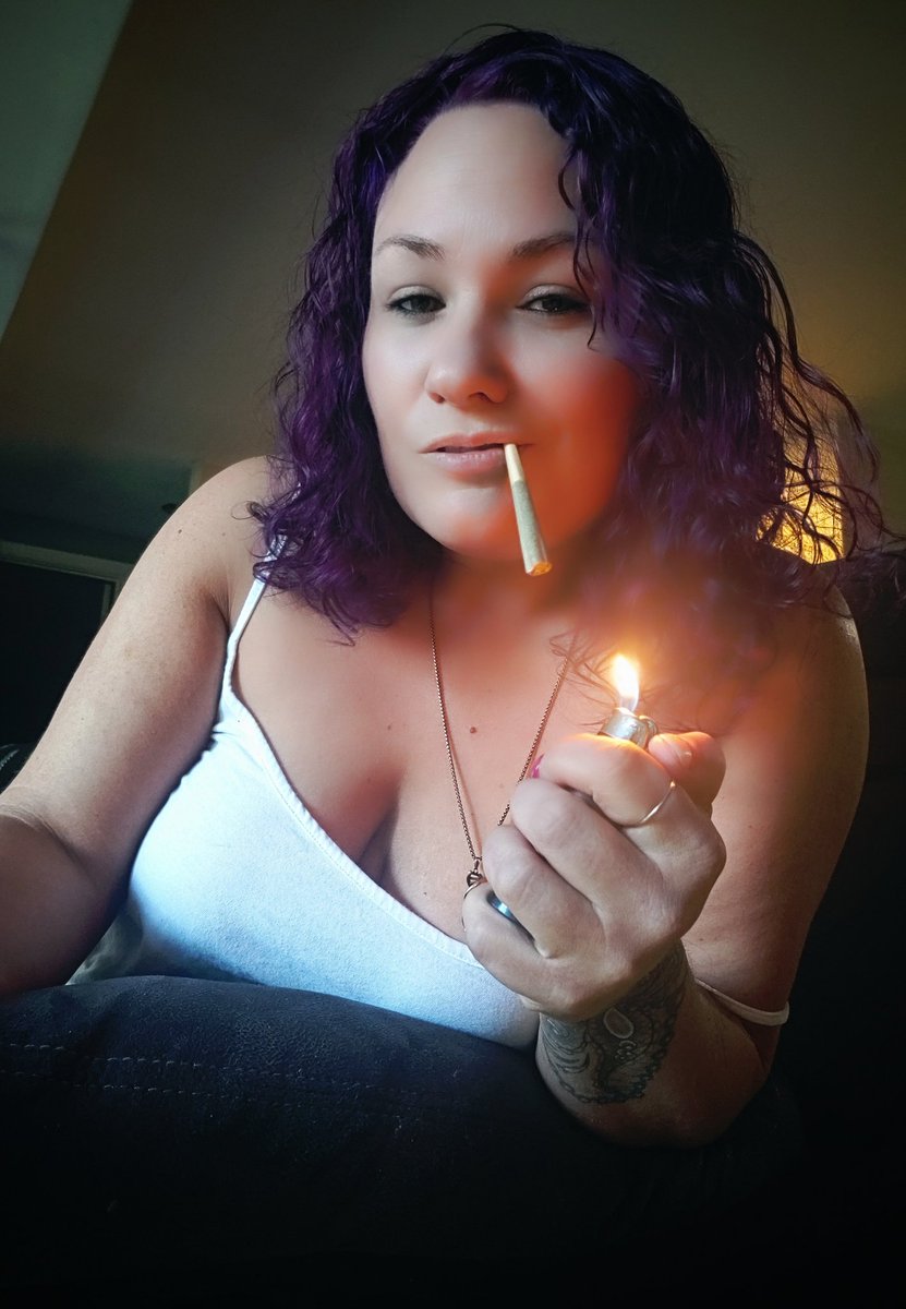 Feelin' Toasted Today 🥴💚💨💨💨 #TuesdayMotivaton #puffpuffpass #weed #stoners #Mmemberville #afternoonvibes